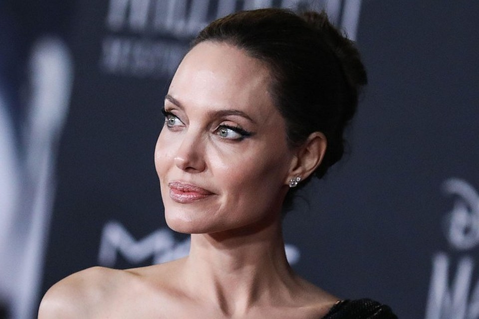Анджелина Джоли подогрела слухи о романе с The Weeknd
